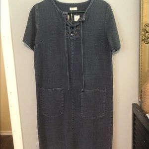 D54. Yerse dress in a size xs